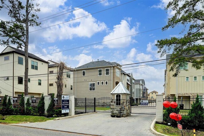 Building Photo - 10905 Upland Retreat Dr