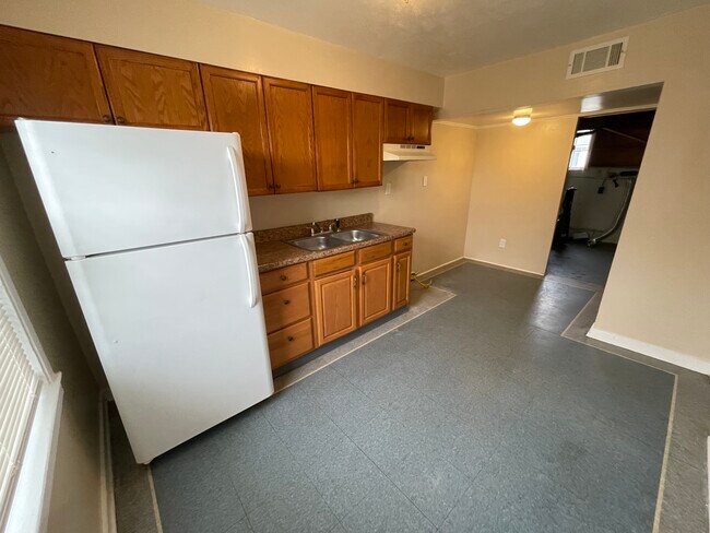 Foto del edificio - 343 Hemlock Dr