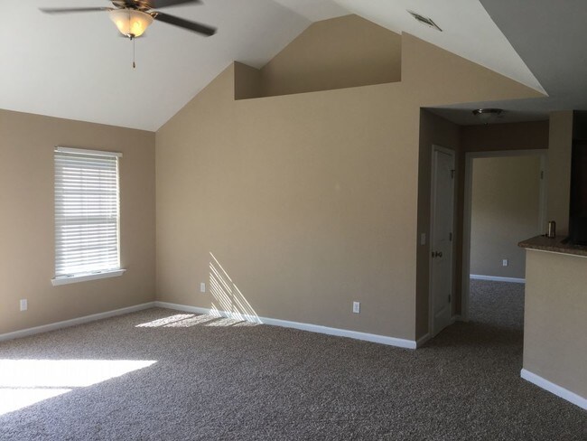 Building Photo - 114 Fontenot Dr