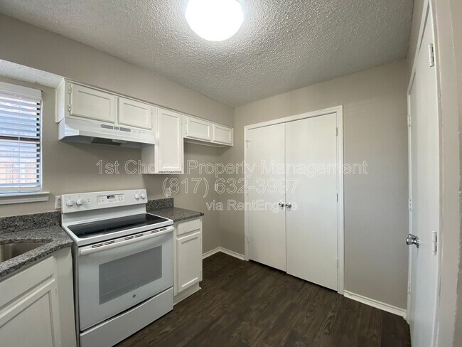 Foto del edificio - 6706 Crestmont Ct
