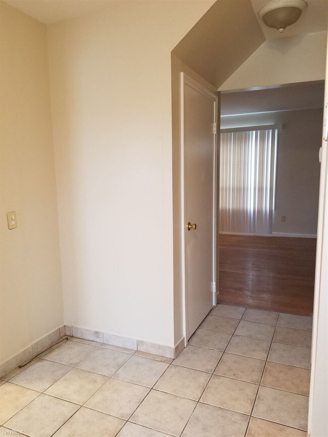 Building Photo - 3 br, 1.5 bath  - 6813 Country Ln