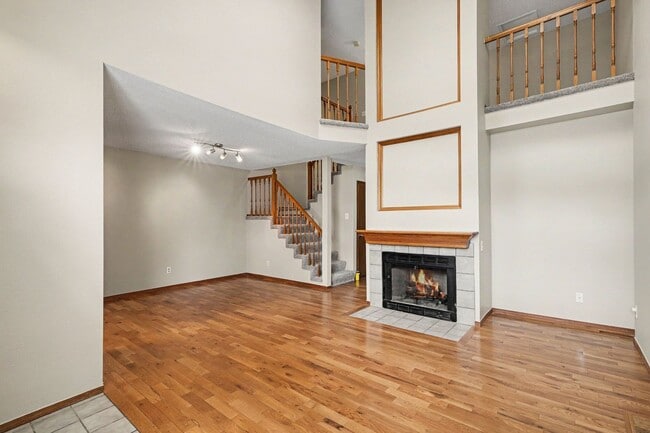 Building Photo - Beautiful Littleton Townhome | 2 Bed + 3 Bath | Nearly 2,000 Sq Ft | Prime Location
