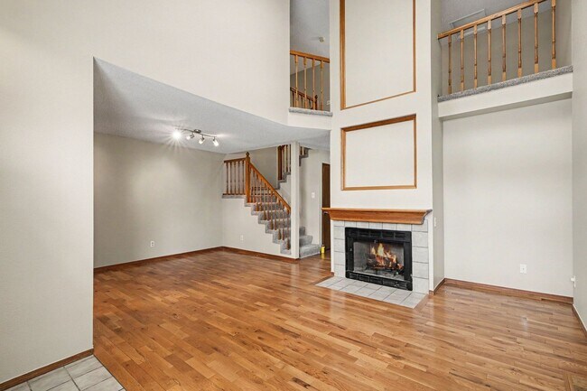 Foto del edificio - Beautiful Littleton Townhome | 2 Bed + 3 Bath | Nearly 2,000 Sq Ft | Prime Location