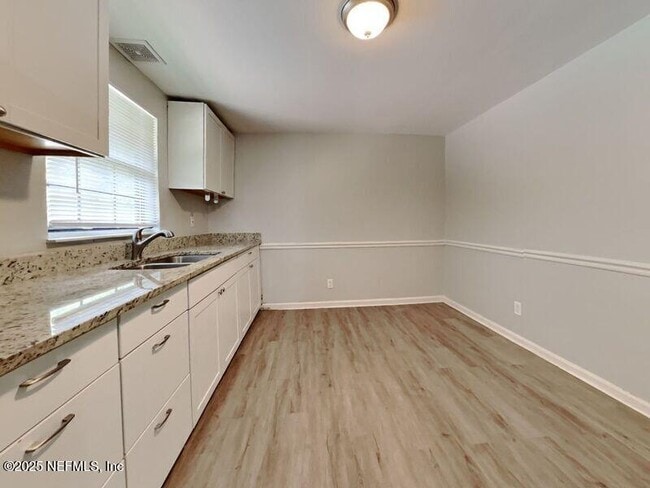 Foto del edificio - 6037 George Wood Ln E