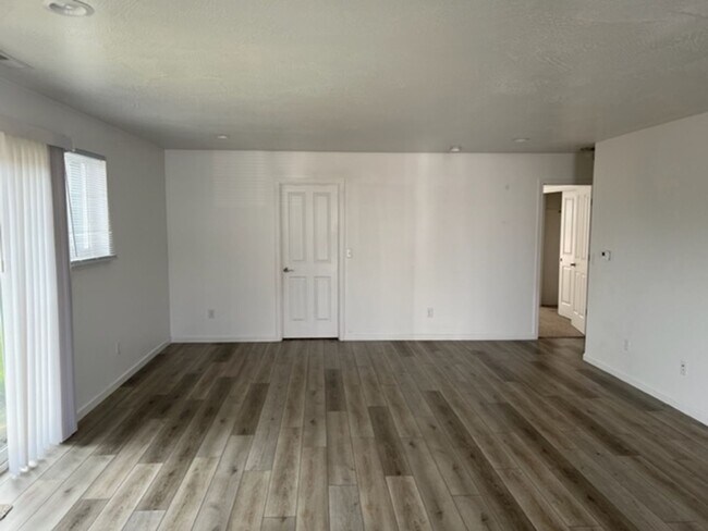 Foto del edificio - 3 BEDROOMS SINGLE LEVEL HOME