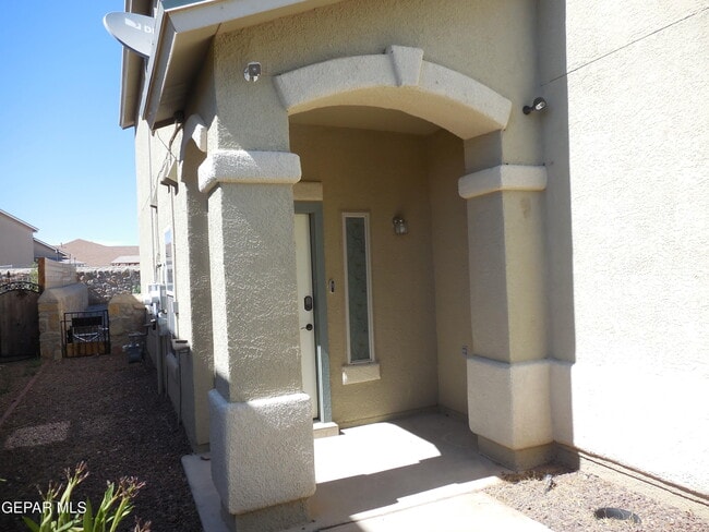 Foto del edificio - 7045 Eagle Nest Ct