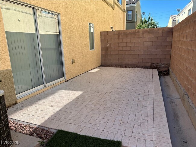 Foto del edificio - 6316 Desert Leaf St