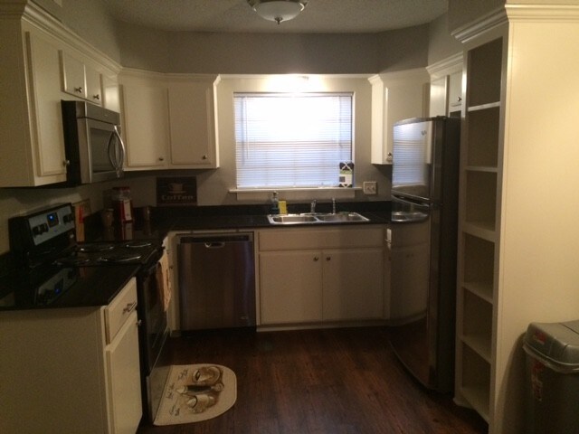 Building Photo - 301 E Reynolds Dr