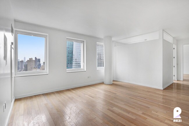 Building Photo - 70 W 45th St
