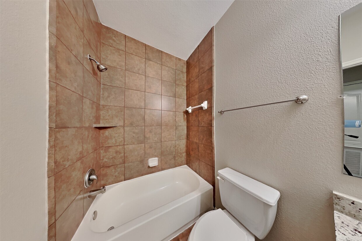 Foto del edificio - 5019 Westwood Pines Dr