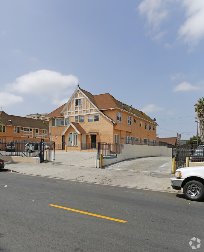 Foto del edificio - 831 S Normandie Ave