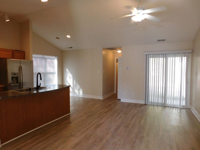 Building Photo - 221 Churchill Court - located in the Townes at Flamingo Oaks