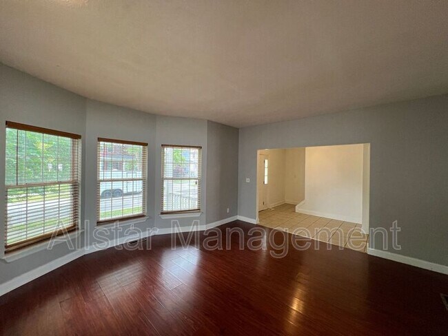 Foto del edificio - 10631 Englewood Ave