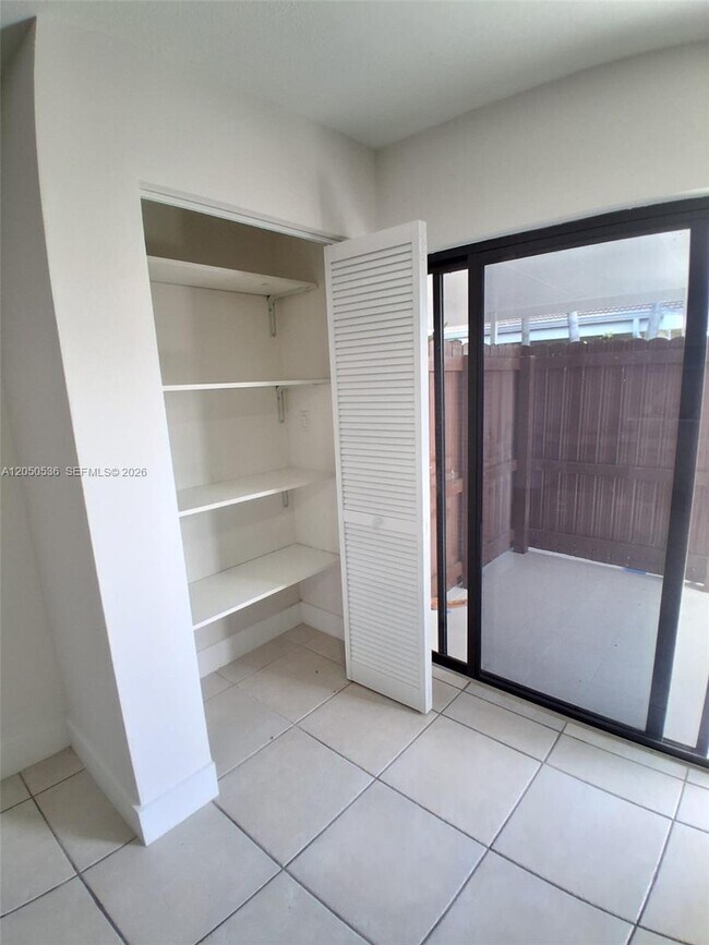 Building Photo - 1231 SW 136th Pl