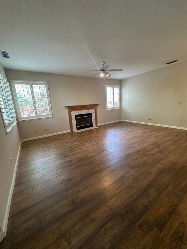 Foto del edificio - 4 BR/3BA Home in Laurel Creek with Park-Li...