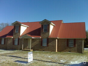 Building Photo - 2563 Carriage Dr