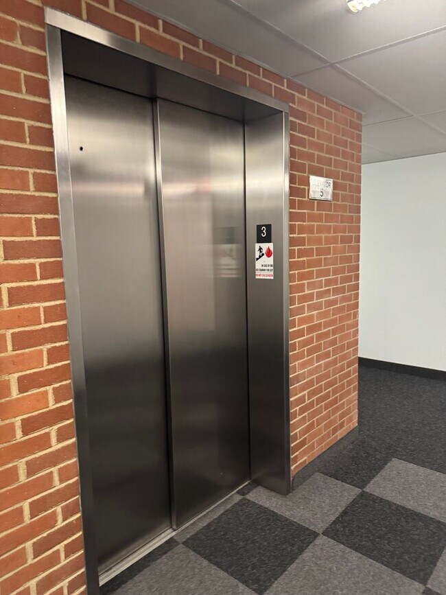 Foto del edificio - Lehigh Riverport Condo Available