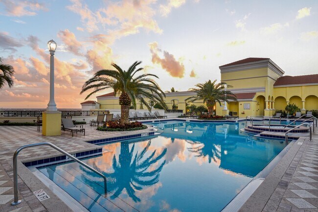 Foto del edificio - 701 S Olive Ave