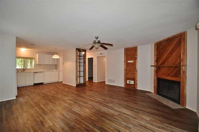 Building Photo - 83 Marabou Pl