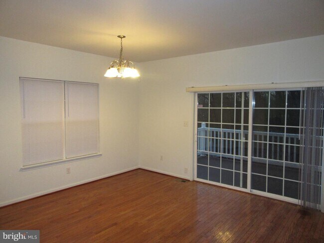 Building Photo - 540 Van Dyke Cir