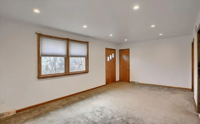 Foto del edificio - Nicely Renovated 2 Bedroom/2  Bath in Bon ...