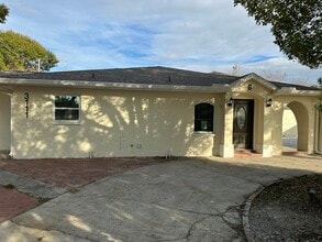 Building Photo - 3111 W Spruce St