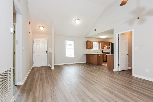 Building Photo - 1560 Wembley Dr