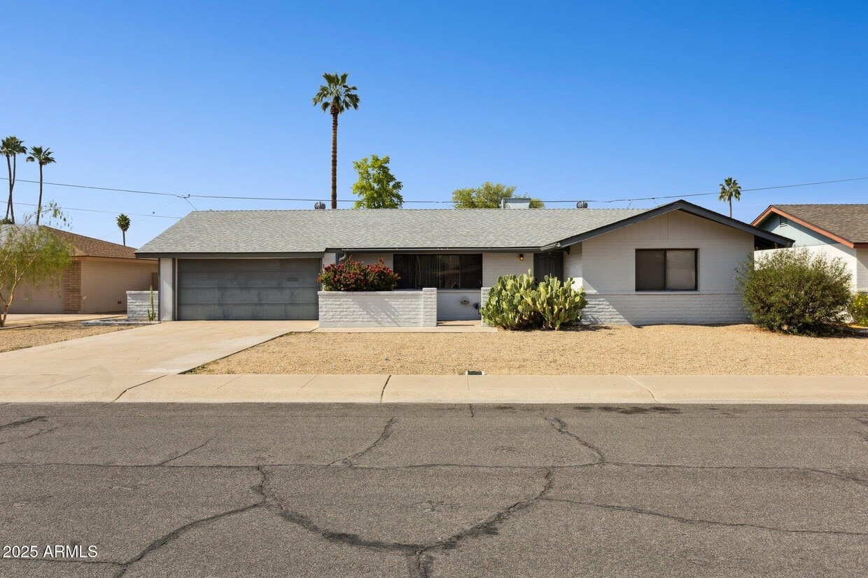 Primary Photo - 1224 E Del Rio Dr