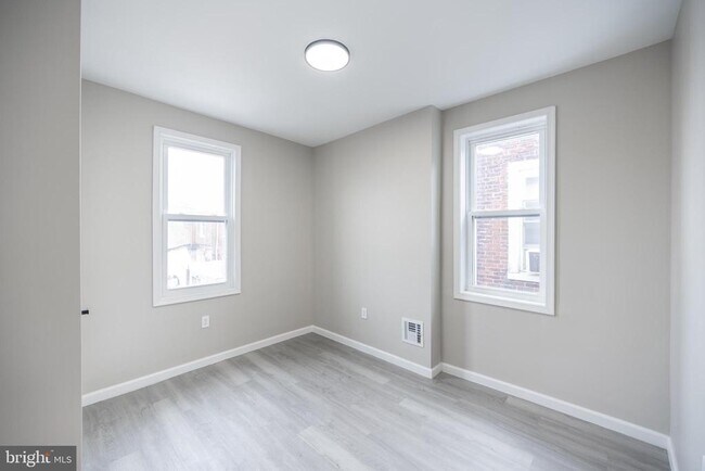 Foto del edificio - 2265 E Clearfield St