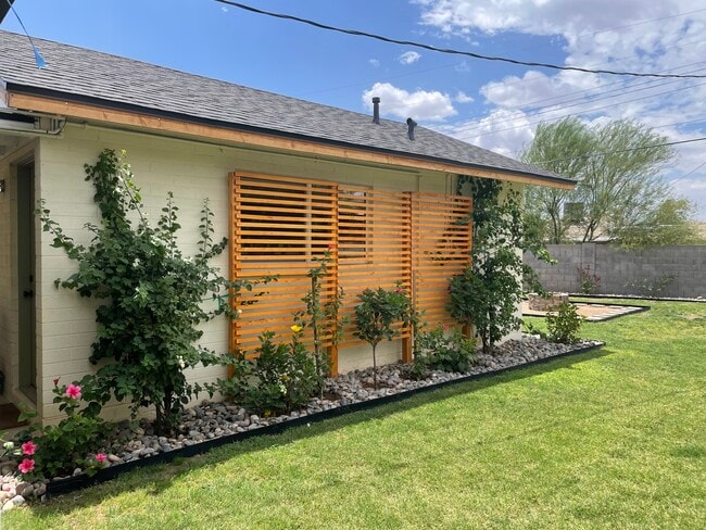 Building Photo - 4202 N 16th Dr