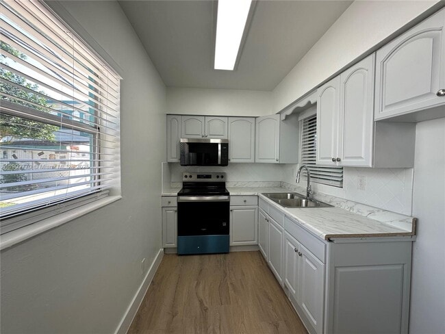 Foto del edificio - 4300 Sea Grape Dr