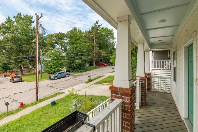 Building Photo - 117 Dunstan Ave