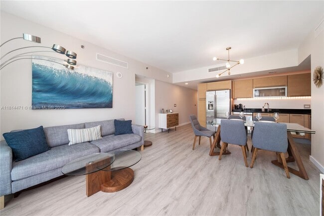 Building Photo - 950 Brickell Bay Dr