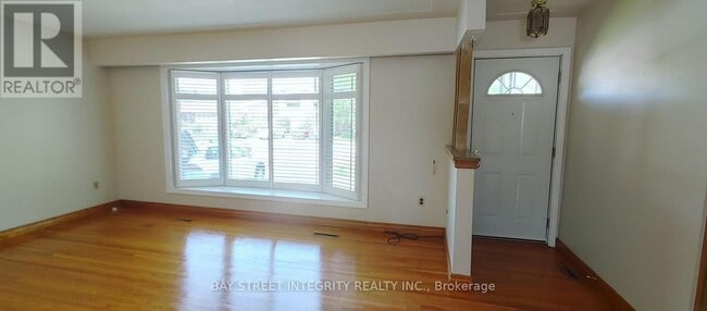 Building Photo - 11 Southill Dr