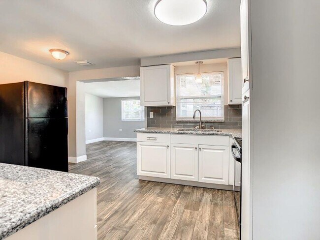 Building Photo - Completely upgraded 3/1 1196 Sq. Ft. with recently renovated bathroom and kitchen with GRANITE& a...