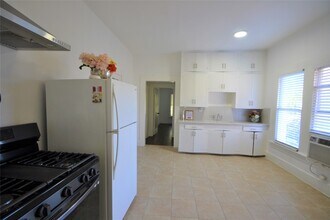 Building Photo - 1517 Bonnie Brae St