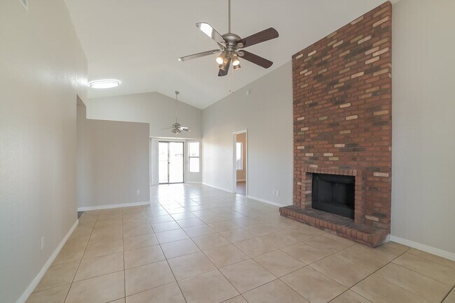 Foto del edificio - 677 W Shawnee Dr