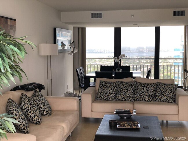 Foto del edificio - 3000 N Ocean Dr