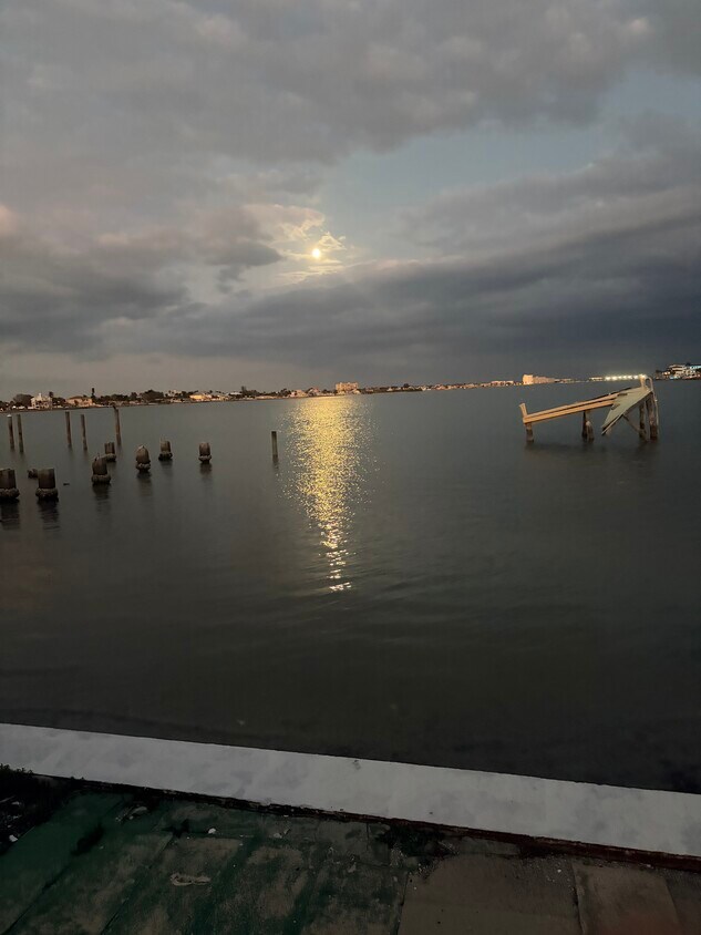 Foto del edificio - 7261 Bay St