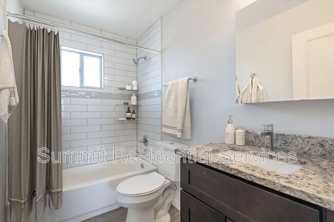 Foto del edificio - 814 E 9th St