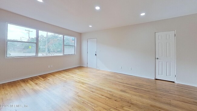 Building Photo - 3005 Walton St