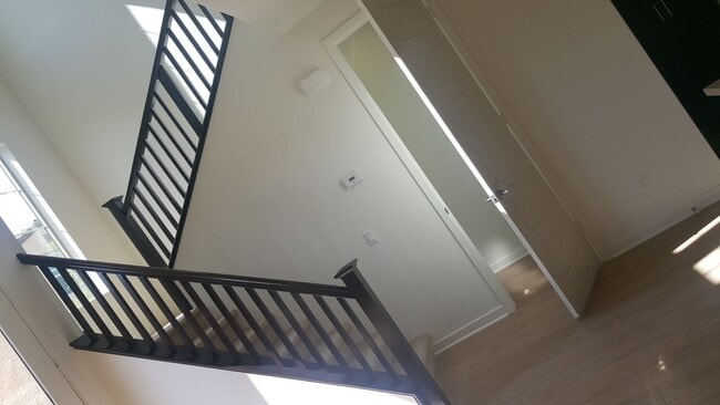 Building Photo - 21 Prominence