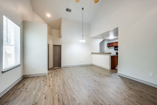 Building Photo - 596 Harbour Town