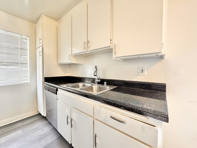 Building Photo - 3555 San Marino St