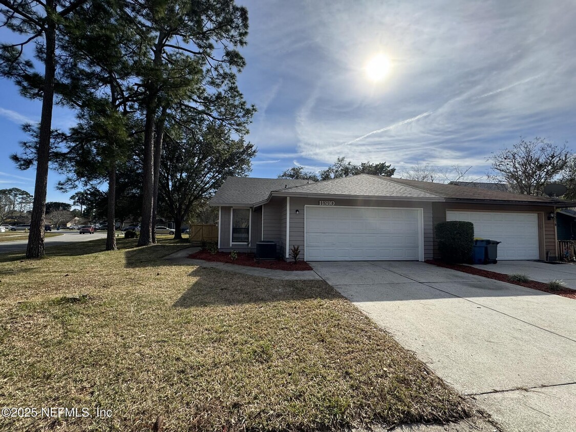 Primary Photo - 11380 Fort Caroline Lakes Dr S