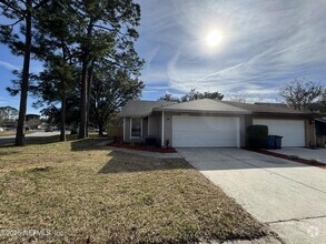 Building Photo - 11380 Fort Caroline Lakes Dr S