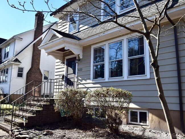 Building Photo - 423 Harrison Ave
