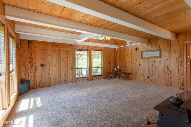 Building Photo - 3 br, 2 bath House - 2226 Deer Loop