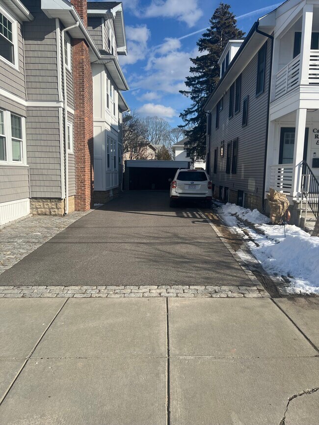 Building Photo - 20 Carver Rd E