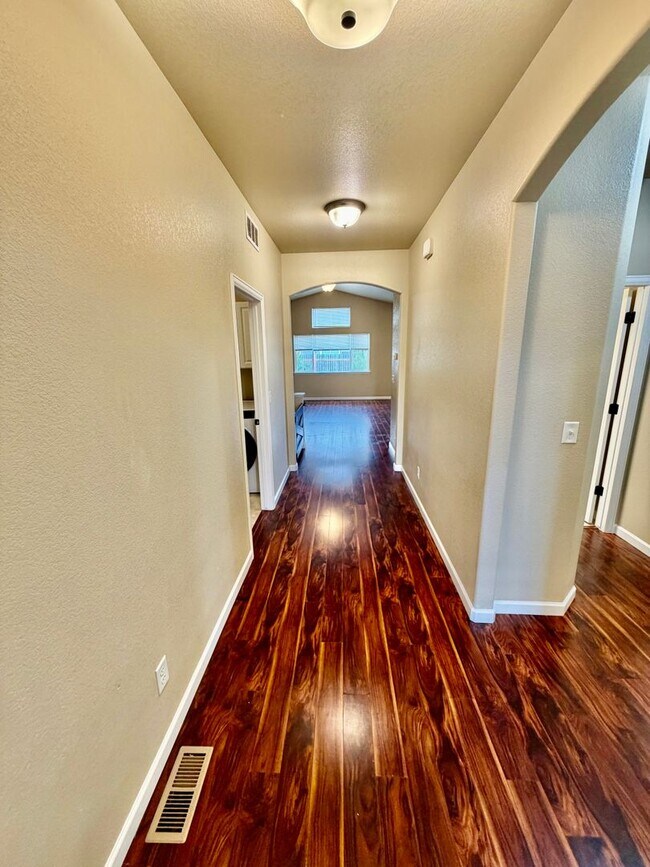 Foto del edificio - Renovated Milliken Home!